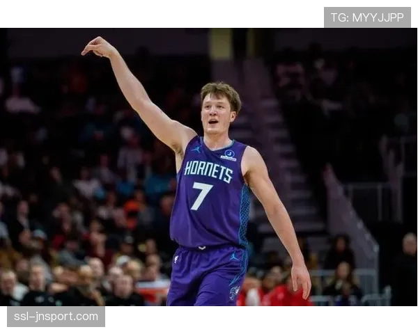 克尼佩尔客场场均21分命中率显著提升，新秀赛季表现亮眼